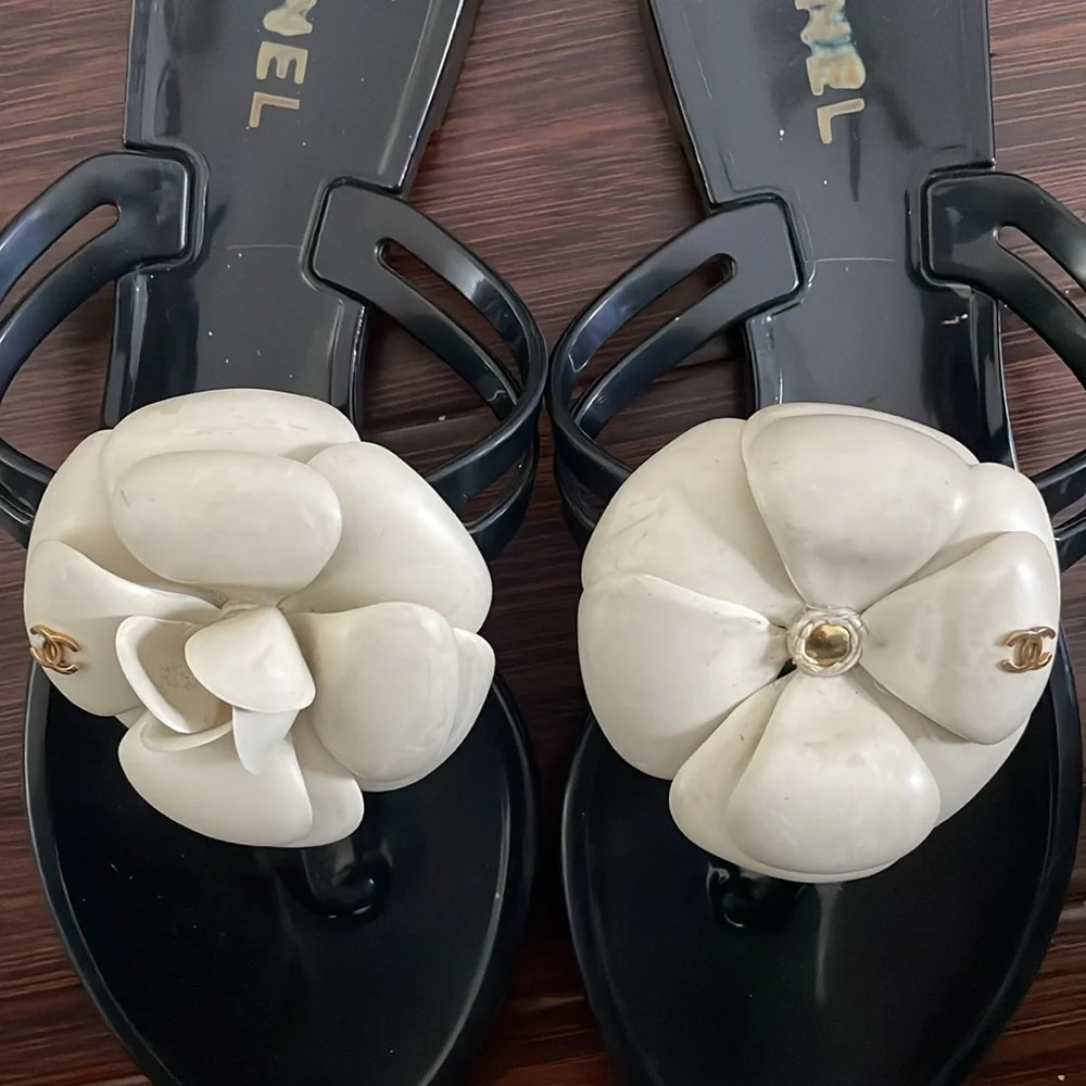 CHANEL white Rubber Camellia Beach Sandals